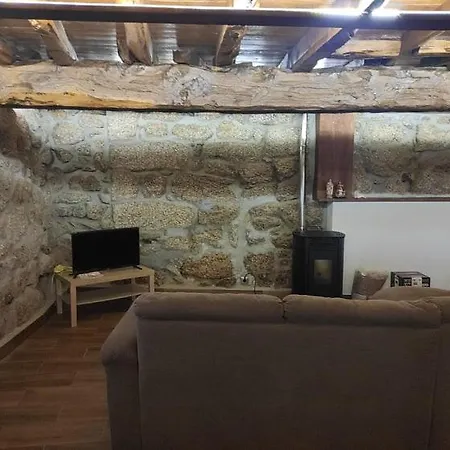 Casa Dos Conchos Casa Com 4 Quartos * Sabugueiro (Guarda)